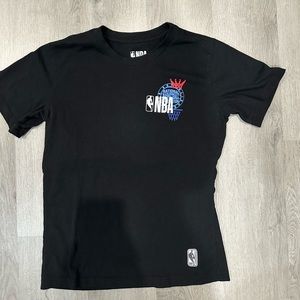 Boys Short Sleeve NBA T-Shirt. Size L